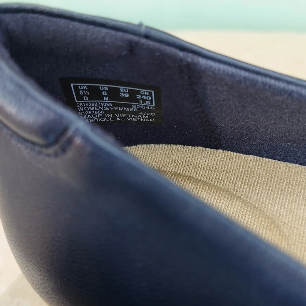Clarks Juliet Palm Navy Blue Loafers Women's Size 8 Brand New In Box